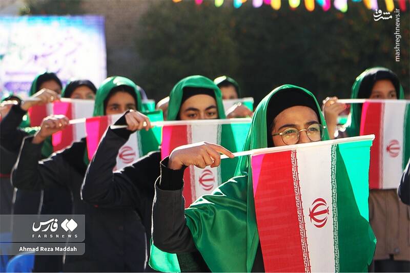 عکس/ طنین زنگ چهل و ششمین سال انقلاب در مدارس فارس
