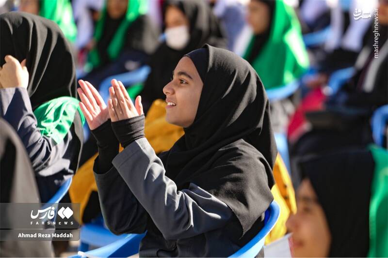 عکس/ طنین زنگ چهل و ششمین سال انقلاب در مدارس فارس