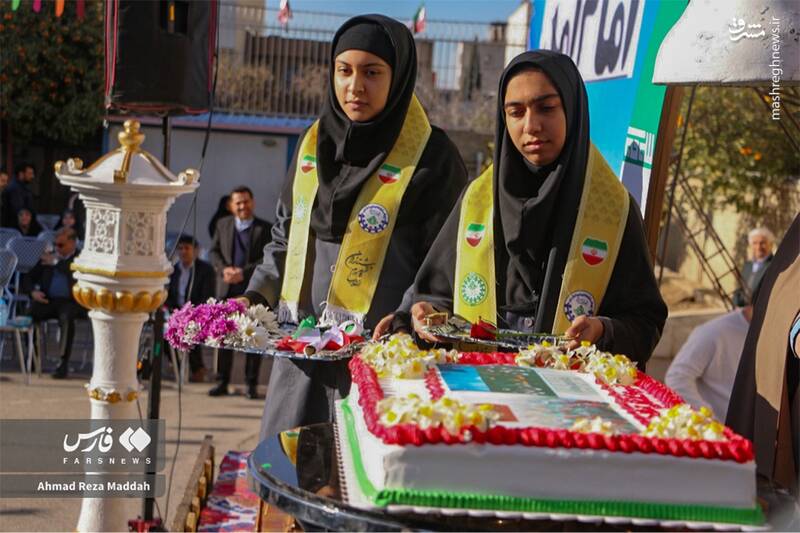 عکس/ طنین زنگ چهل و ششمین سال انقلاب در مدارس فارس