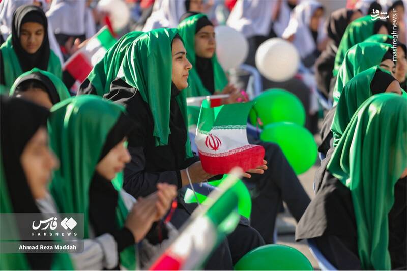 عکس/ طنین زنگ چهل و ششمین سال انقلاب در مدارس فارس