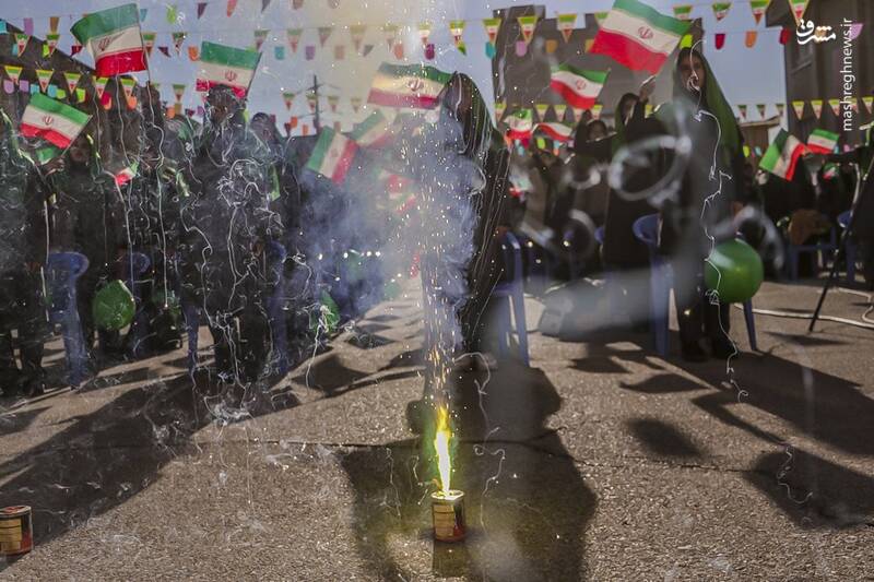 عکس/ طنین زنگ چهل و ششمین سال انقلاب در مدارس فارس