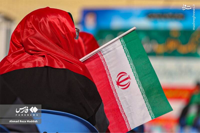 عکس/ طنین زنگ چهل و ششمین سال انقلاب در مدارس فارس