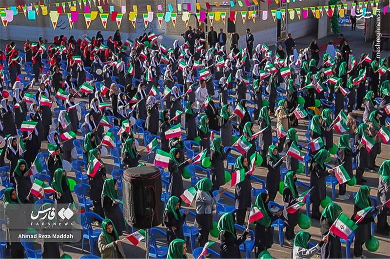عکس/ طنین زنگ چهل و ششمین سال انقلاب در مدارس فارس
