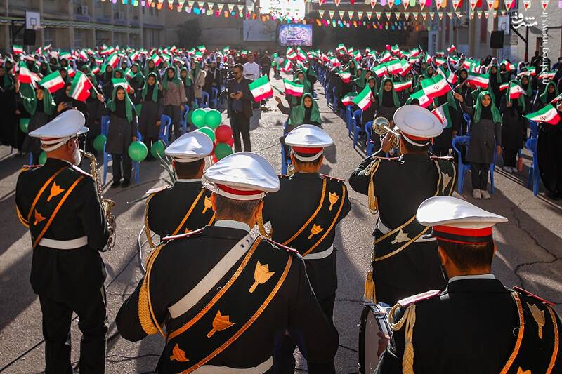 عکس/ طنین زنگ چهل و ششمین سال انقلاب در مدارس فارس