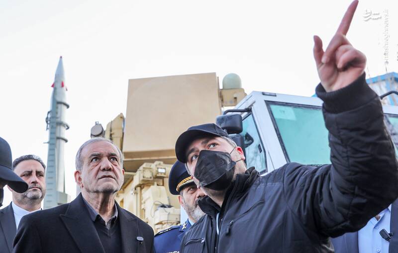 پزشکیان امروز از کدام سامانههای پدافندی بازدید کرد+ عکس