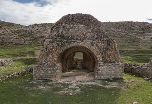 تصویری از آتشکده سیاهگل در نزدیکی شهرستان ایوان