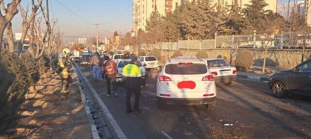 تصادف زنجیرهای ۱۱خودرو در اتوبان بابایی + عکس