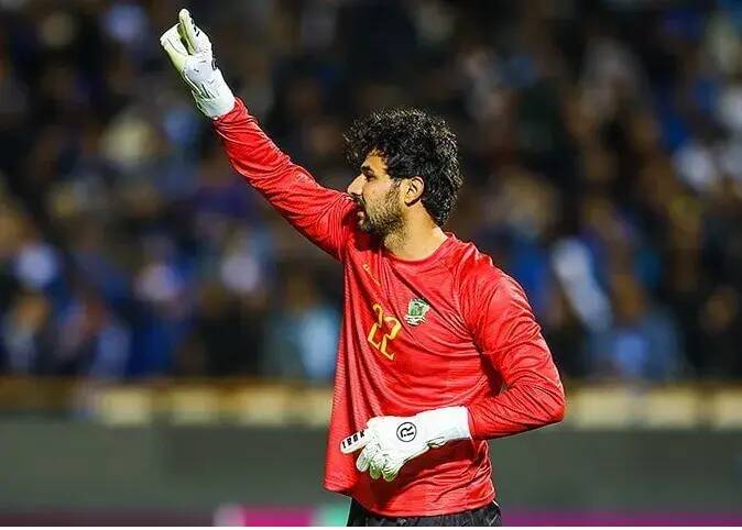 تنها قرمزپوش آزادی، روی اعصاب آبیها