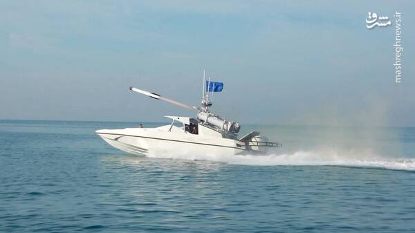 قدرتنمایی دریایی سپاه در آبهای آزاد+ عکس