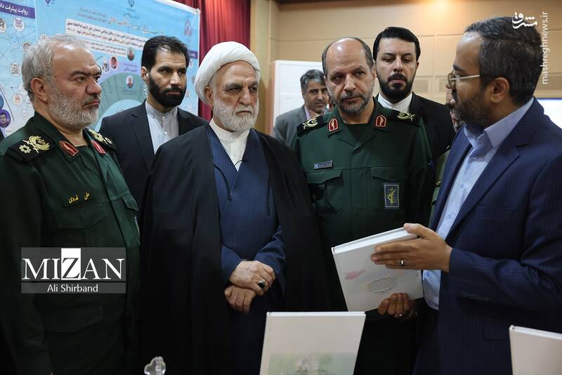 عکس/ بازدید اژهای از نمایشگاه روایت پیشرفت الگوی دانشگاه تراز اسلامی عکس/ بازدید اژهای از نمایشگاه روایت پیشرفت الگوی دانشگاه تراز اسلامی