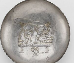 تصویری از بشقاب ساسانی از جنس طلا و نقره