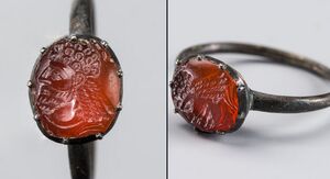 تصویری از انگشتر نقره ساسانی با نگین مُهر حکاکی شده