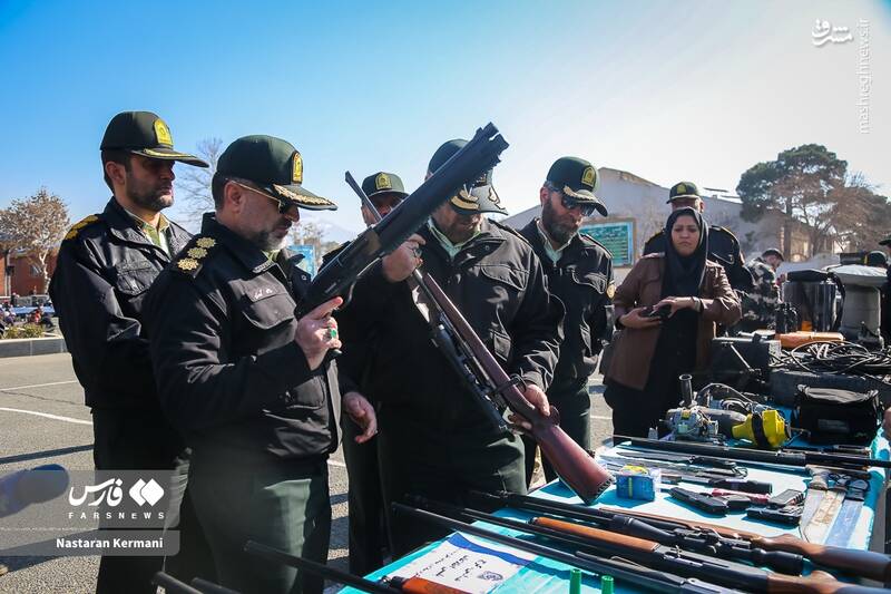 عکس/ سلاحهای کشف شده از سارقان در استان البرز