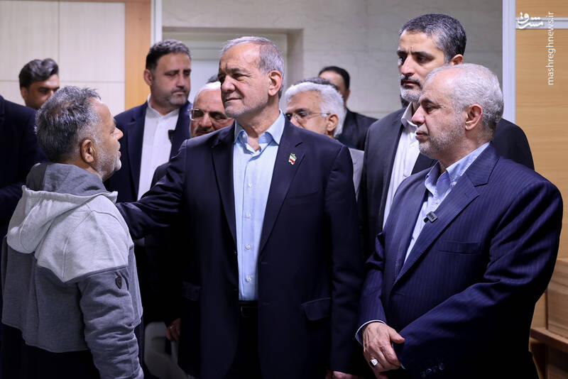 عکس/ عیادت پزشکیان از جانبازان اعصاب و روان بیمارستان صدر