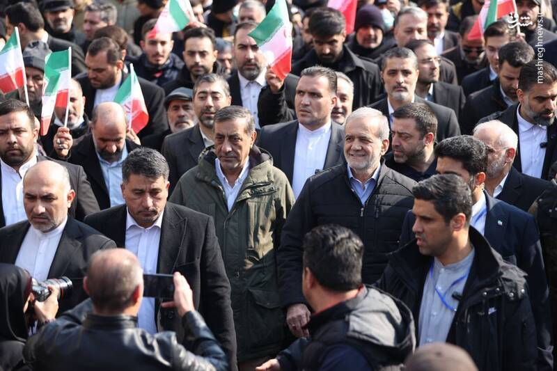 حضور شخصیتها در راهپیمایی ۲۲ بهمن در تهران