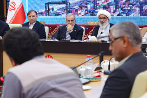 نشست پزشکیان با فعالان اقتصادی استان بوشهر
