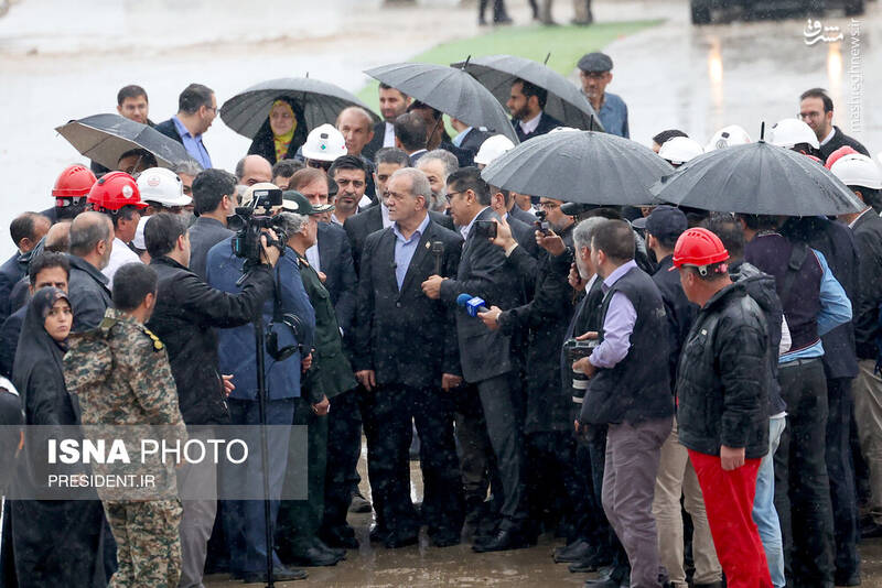 عکس/ روز دوم سفر رئیس جمهور به استان بوشهر