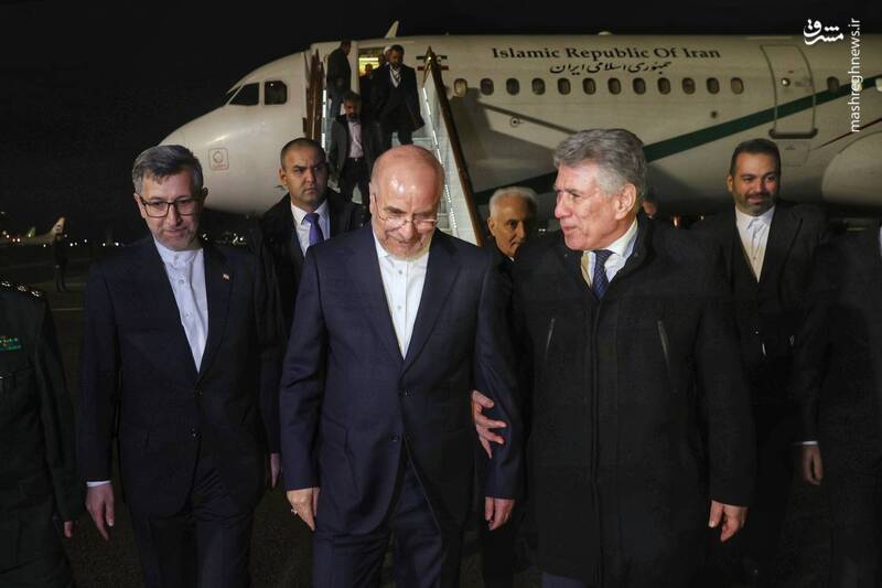 استقبال ضیافت عسکروف، نایب رئیس مجلس ملی آذربایجان از محمدباقر قالیباف رئیس مجلس شورای اسلامی در بدو ورود به فرودگاه باکو استقبال ضیافت عسکروف، نایب رئیس مجلس ملی آذربایجان از محمدباقر قالیباف رئیس مجلس شورای اسلامی در بدو ورود به فرودگاه باکو