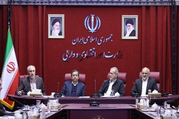 حضور سرزده پزشکیان در وزارت اقتصاد+ عکس