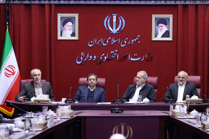 پزشکیان: مقصر جلوه دادن یک نفر برای مشکلات اقتصادی بیانصافی است