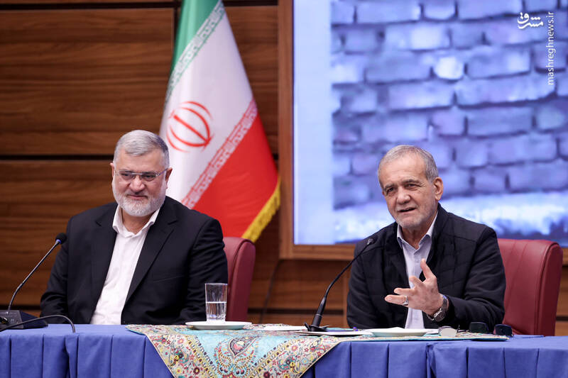 باید فرصتهای داخلی و تهدیدهای خارجی را بشناسیم تا نقاط قوت را تقویت کنیم/ این ما هستیم که تصمیم میگیریم که آینده را چگونه شکل بدهیم