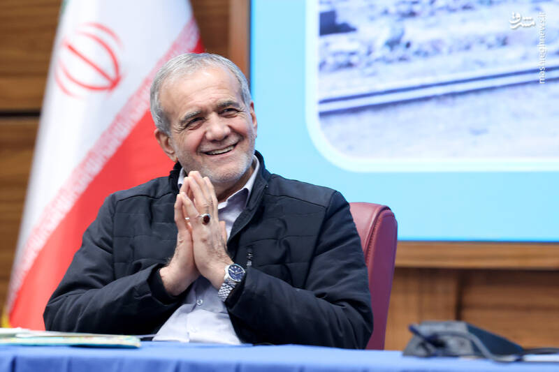 باید فرصتهای داخلی و تهدیدهای خارجی را بشناسیم تا نقاط قوت را تقویت کنیم/ این ما هستیم که تصمیم میگیریم که آینده را چگونه شکل بدهیم