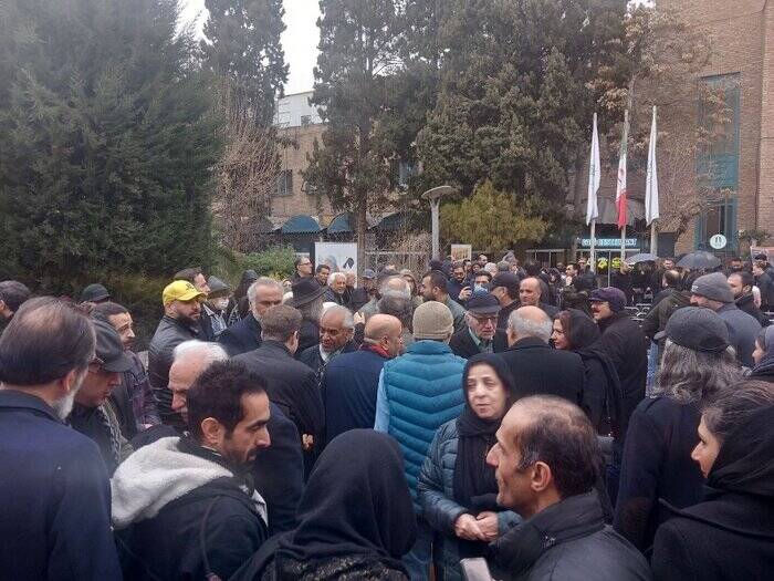 پیکر «منوچهر والیزاده» تشییع شد/ دوبله یتیم شده است