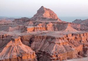 تصویری از کوهستان‌های شگفت‌انگیز سواحل پارسیان