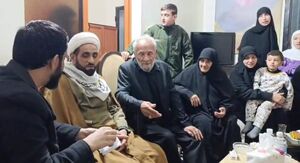 فیلم/ رسیدن انگشتر رهبر انقلاب به خانواده شهید لبنانی