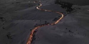 عکس هوایی از سیل جمعیت راهی شده به سمت بیروت - کراپ‌شده