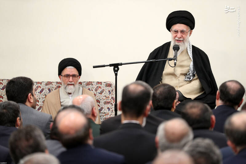 تنها راهحل مشکلات، پایبندی به مبانی انقلاب است/ وظیفه وزارت اطلاعات، همکاری با دولتها