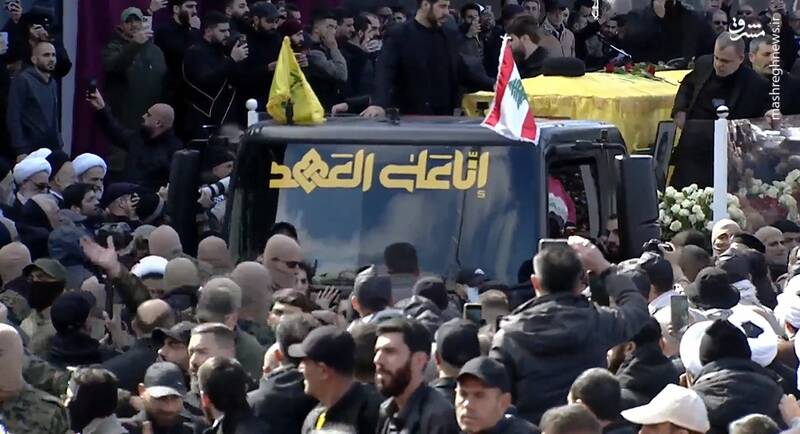 عکس/ ورود پیکر شهیدان نصرالله و صفیالدین به محل مراسم تشییع