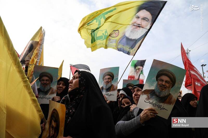 عکس/ اجتماع مردم مشهد همزمان با مراسم تشییع شهیدان مقاومت