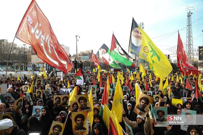 عکس/ اجتماع مردم مشهد همزمان با مراسم تشییع شهیدان مقاومت