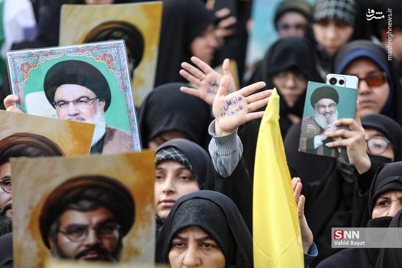 عکس/ اجتماع مردم مشهد همزمان با مراسم تشییع شهیدان مقاومت