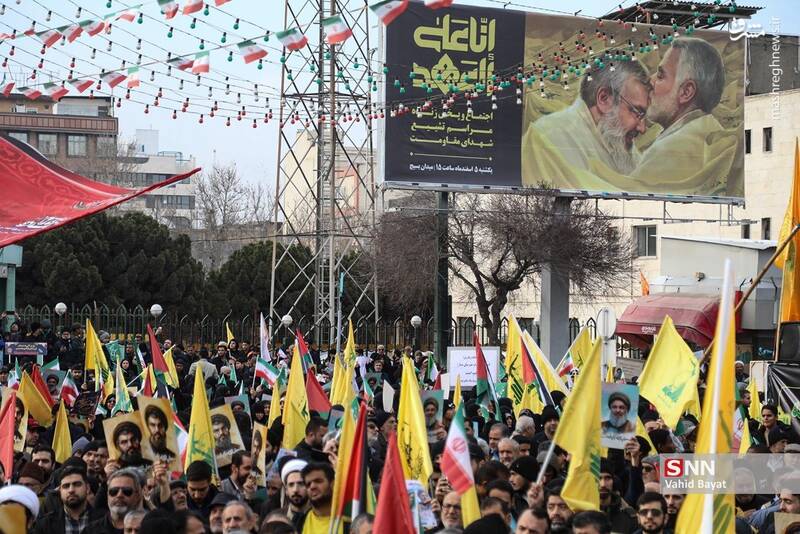 عکس/ اجتماع مردم مشهد همزمان با مراسم تشییع شهیدان مقاومت