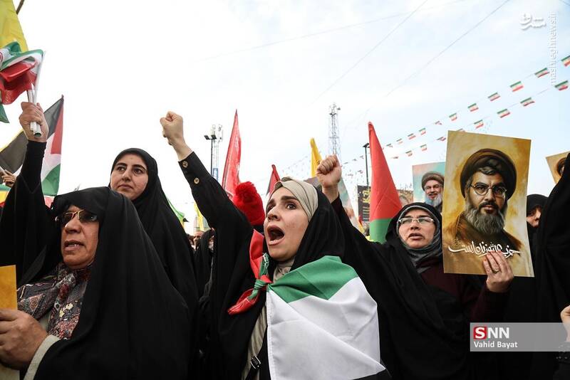 عکس/ اجتماع مردم مشهد همزمان با مراسم تشییع شهیدان مقاومت