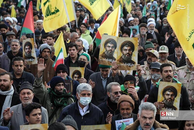 عکس/ اجتماع مردم مشهد همزمان با مراسم تشییع شهیدان مقاومت