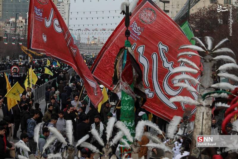 عکس/ اجتماع مردم مشهد همزمان با مراسم تشییع شهیدان مقاومت