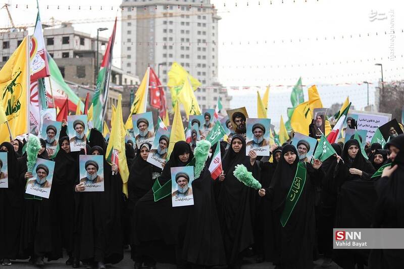 عکس/ اجتماع مردم مشهد همزمان با مراسم تشییع شهیدان مقاومت