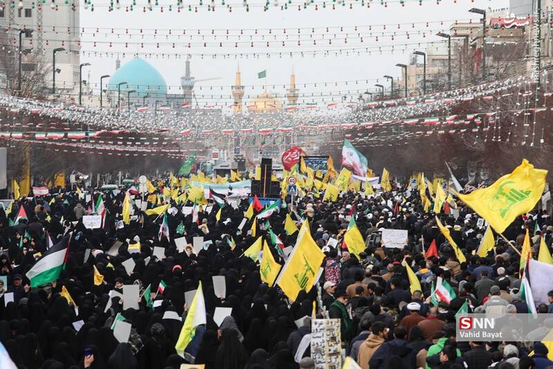 عکس/ اجتماع مردم مشهد همزمان با مراسم تشییع شهیدان مقاومت