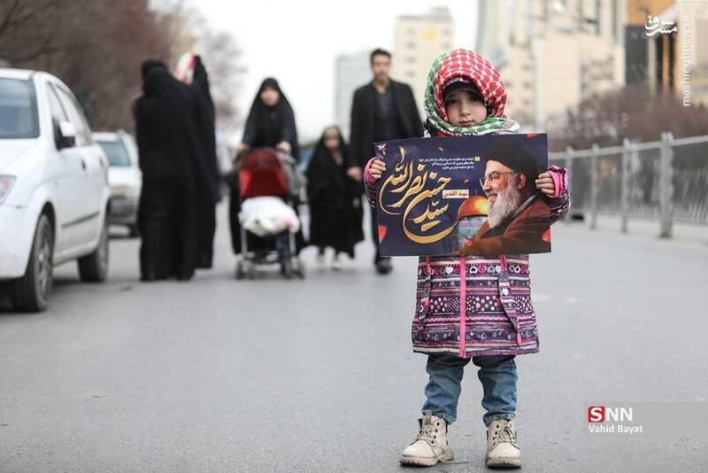 عکس/ اجتماع مردم مشهد همزمان با مراسم تشییع شهیدان مقاومت