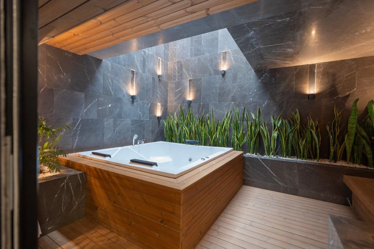 لیست بهترین هتل با جکوزی داخل اتاق مشهد، برای تجربهای آرامشبخش