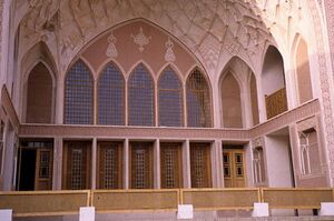 واژه معماری پنج‌دری به چه معناست؟