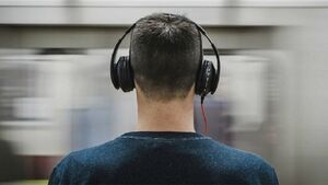 اینفوگرافیک/ آسیب‌های استفاده دائم از هدفون و هندزفری