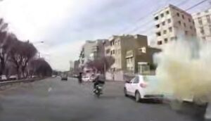 فیلم/ پرتاب نارنجک دست‌ساز به یک خودروی سواری در تهران
