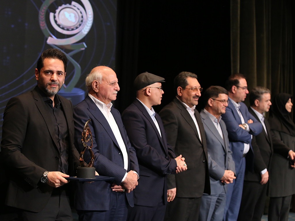 ایرانسل تندیس طلایی رعایت حقوق مصرفکنندگان را دریافت کرد