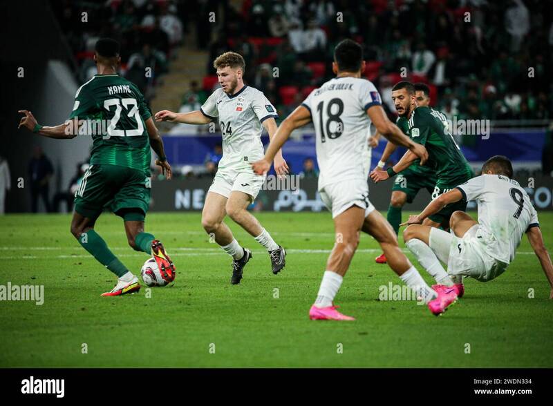 بازیکن دو رگه منتظر تایید اسکوچیچ؛ خرید جدید تراکتور از بوندسلیگا میآید