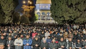 عکس/ اقامه نماز تراویح فلسطینی‌ها در مسجدالاقصی