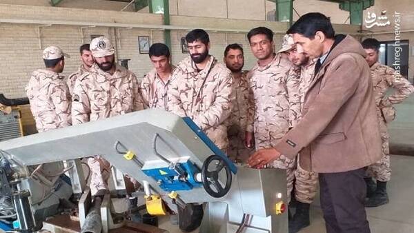 دستانی که دیروز با سلاحها میجنگیدند، امروز هنرمندانه میسازند